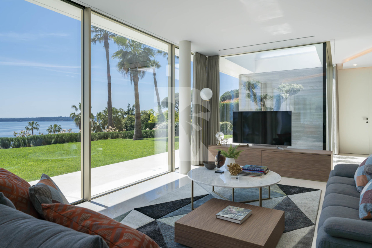 villa in Cannes : Rent superb modern villa with swimming pool, cinema room, gym, hammam and sea view in Cannes - Photo 8