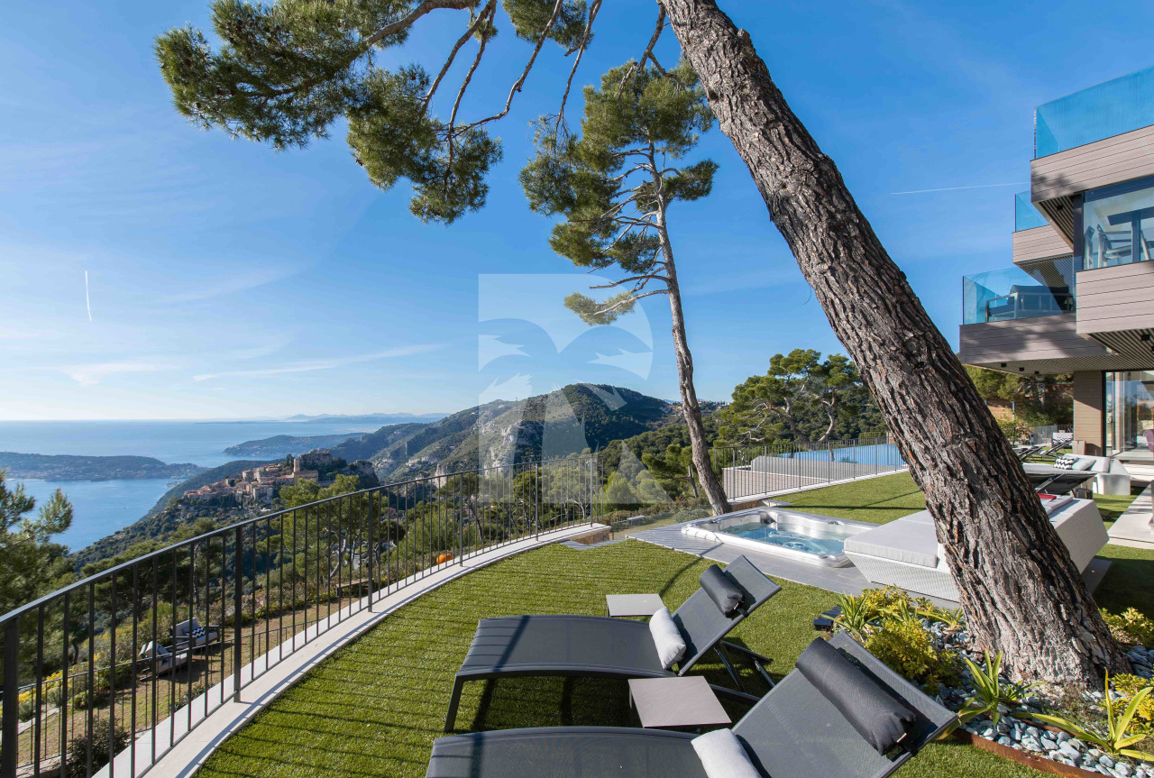 villa in Èze : Rent stunning newly built villa in Eze which offers an exceptional Seaview of the French Riviera - Photo 8