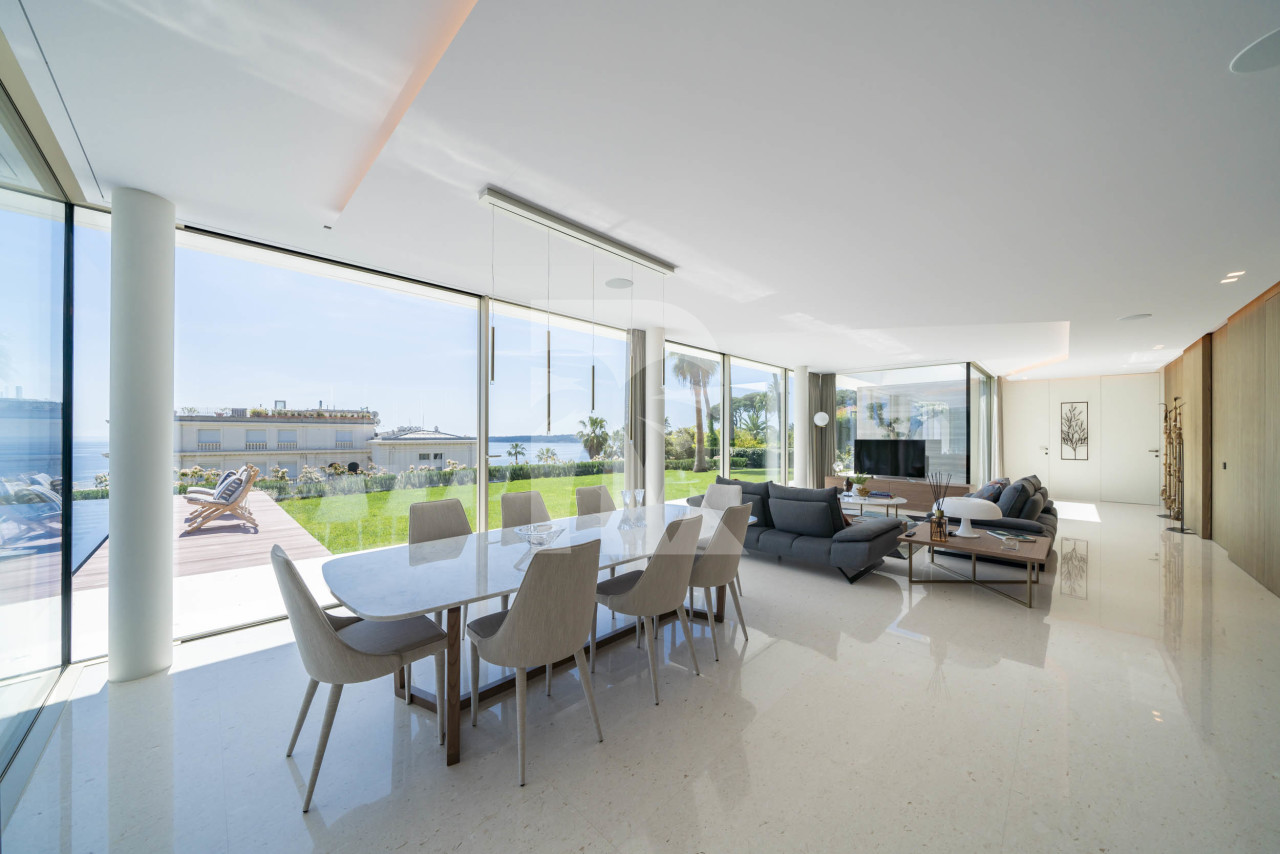 villa in Cannes : Rent superb modern villa with swimming pool, cinema room, gym, hammam and sea view in Cannes - Photo 3