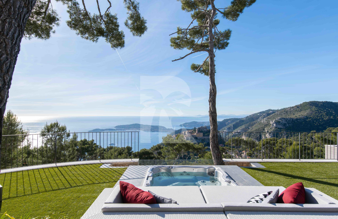 villa in Èze : Rent stunning newly built villa in Eze which offers an exceptional Seaview of the French Riviera - Photo 9