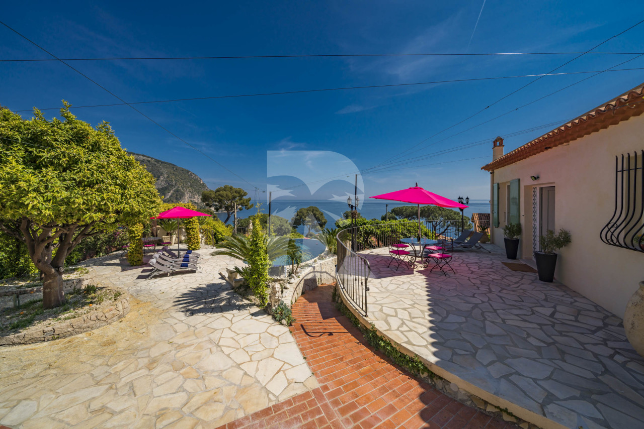 villa in Èze : Rent beautiful 4 bedroom 4 bathroom villa located in Eze, only a short walk from the beach - Photo 0