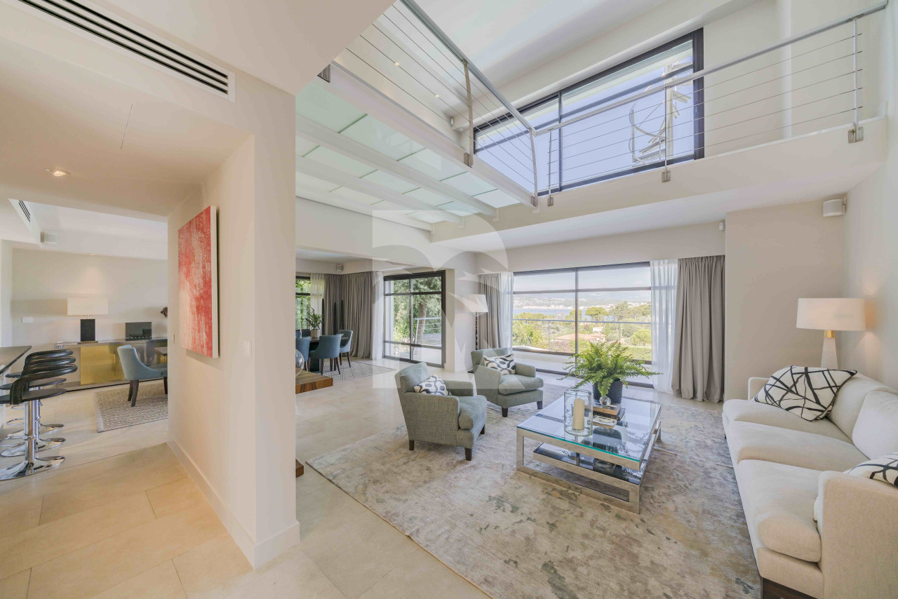 villa in Cap d'Antibes : Rent 7 bedroom villa in the heart of Cap d'Antibes with sea views, close to the with easy access into Cannes - Photo 5