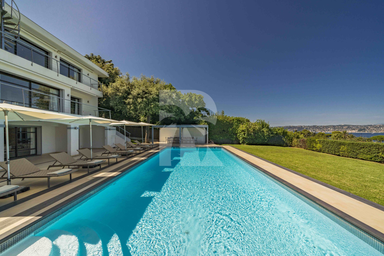 villa in Cap d'Antibes : Rent 7 bedroom villa in the heart of Cap d'Antibes with sea views, close to the with easy access into Cannes - Photo 1