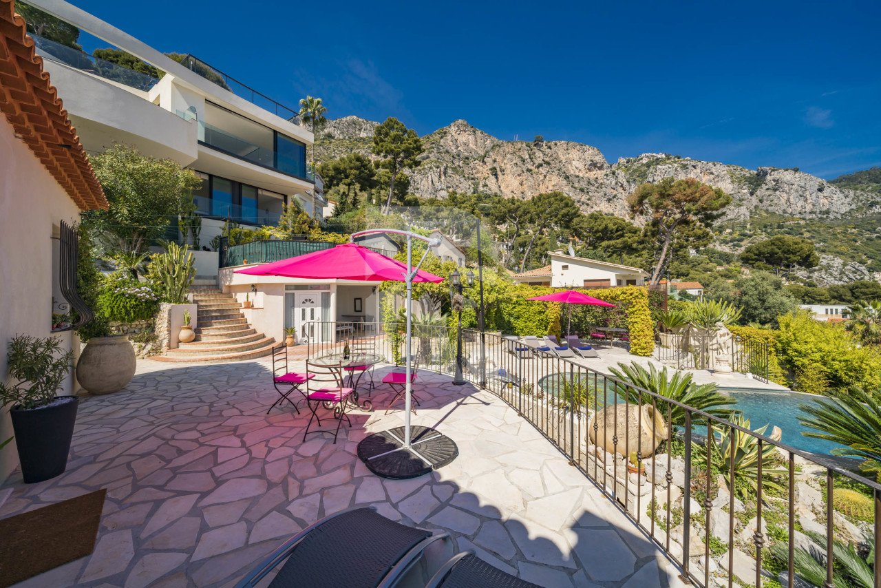 villa in Èze : Rent beautiful 4 bedroom 4 bathroom villa located in Eze, only a short walk from the beach - Photo 3