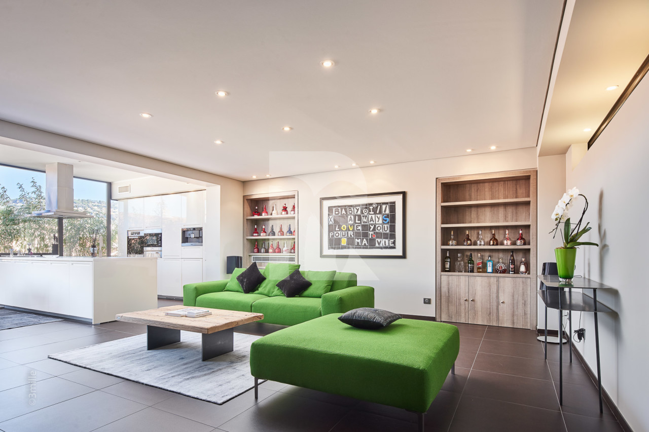 apartment in Cannes : Rent Modern Penthouse on rue d'Antibes in Cannes - Photo 1