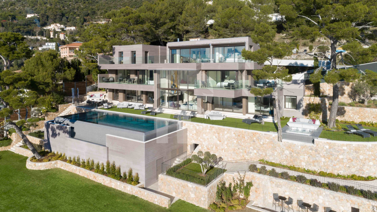 villa in Èze : Rent stunning newly built villa in Eze which offers an exceptional Seaview of the French Riviera - Photo 4