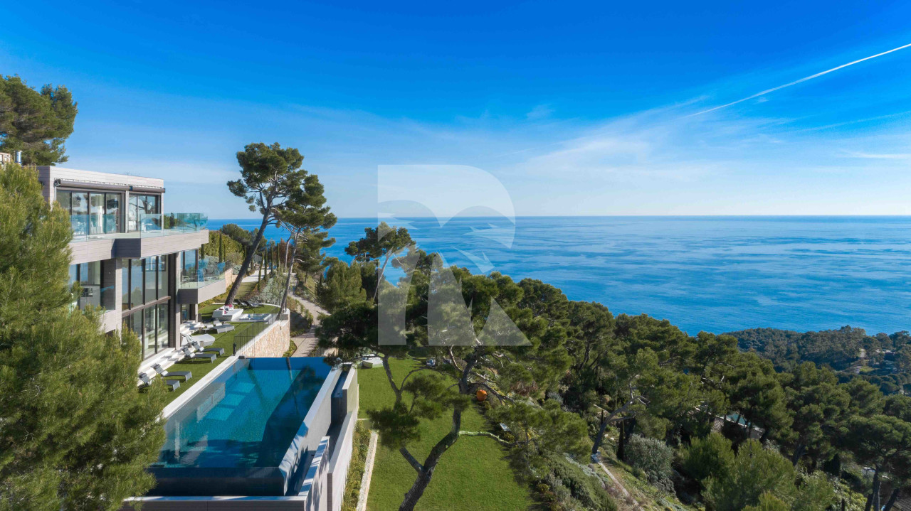 villa in Èze : Rent stunning newly built villa in Eze which offers an exceptional Seaview of the French Riviera - Photo 0