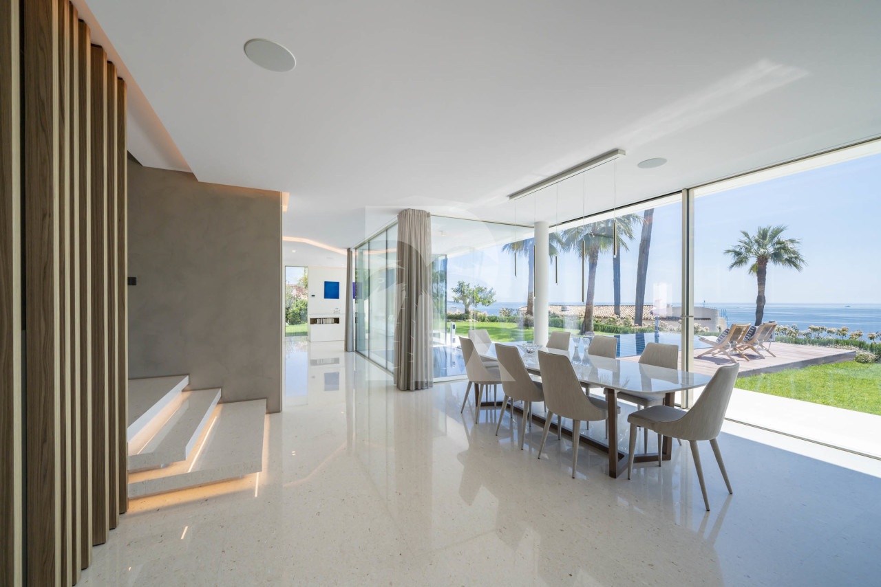 villa in Cannes : Rent superb modern villa with swimming pool, cinema room, gym, hammam and sea view in Cannes - Photo 5