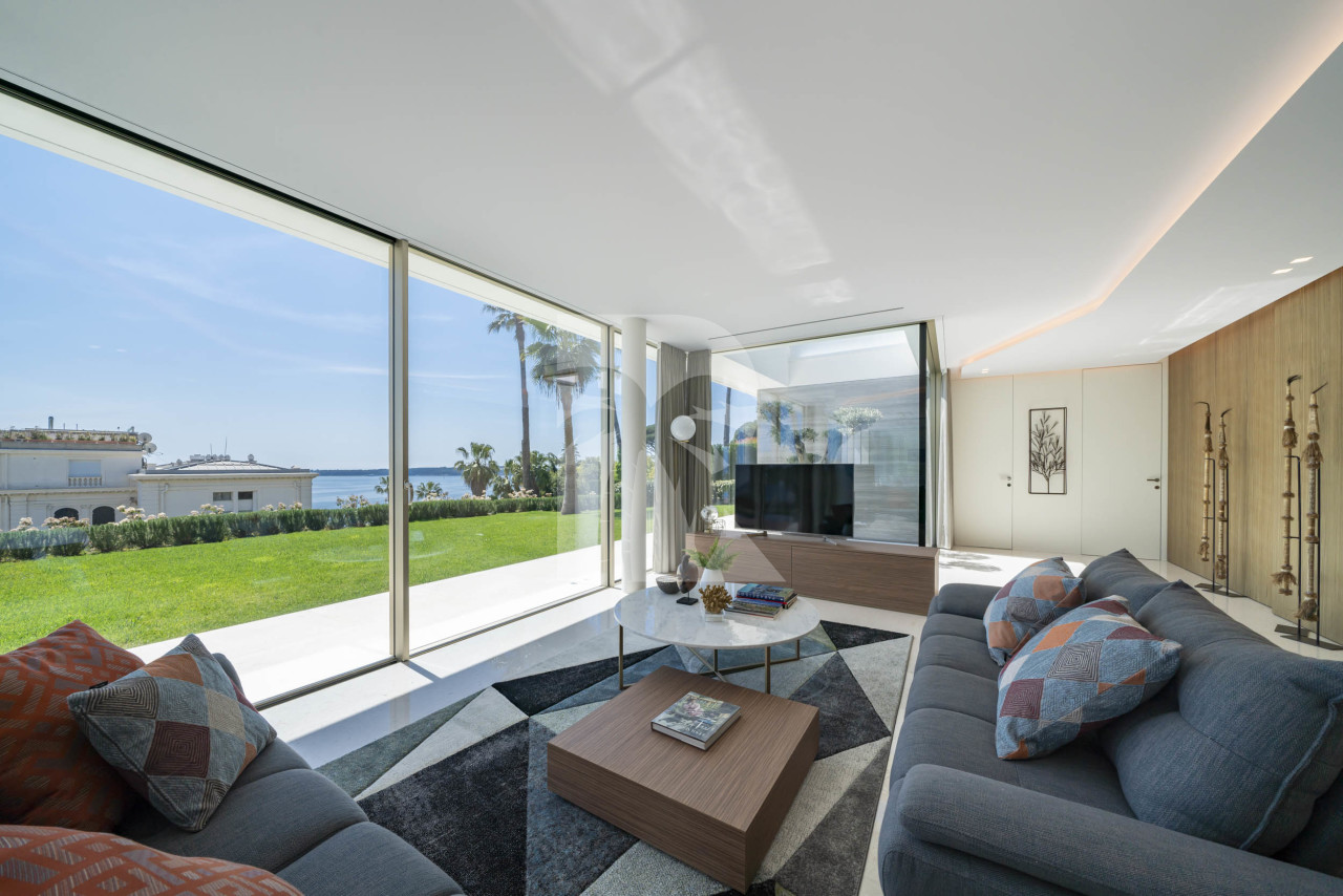 villa in Cannes : Rent superb modern villa with swimming pool, cinema room, gym, hammam and sea view in Cannes - Photo 9