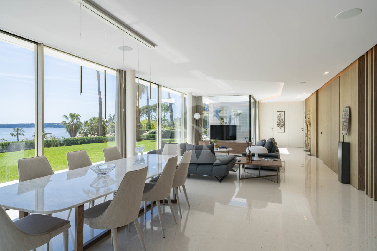 villa in Cannes : Rent superb modern villa with swimming pool, cinema room, gym, hammam and sea view in Cannes - Photo 6