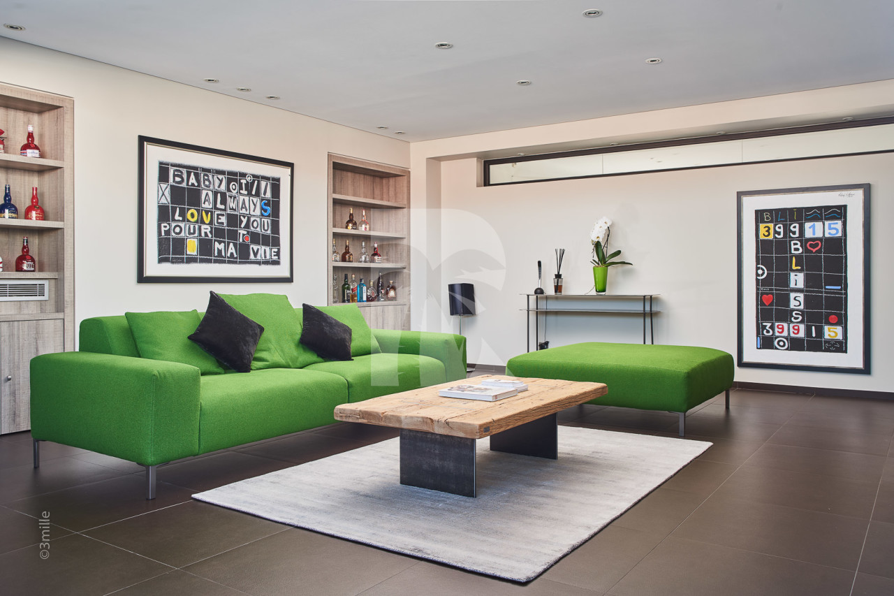 apartment in Cannes : Rent Modern Penthouse on rue d'Antibes in Cannes - Photo 2