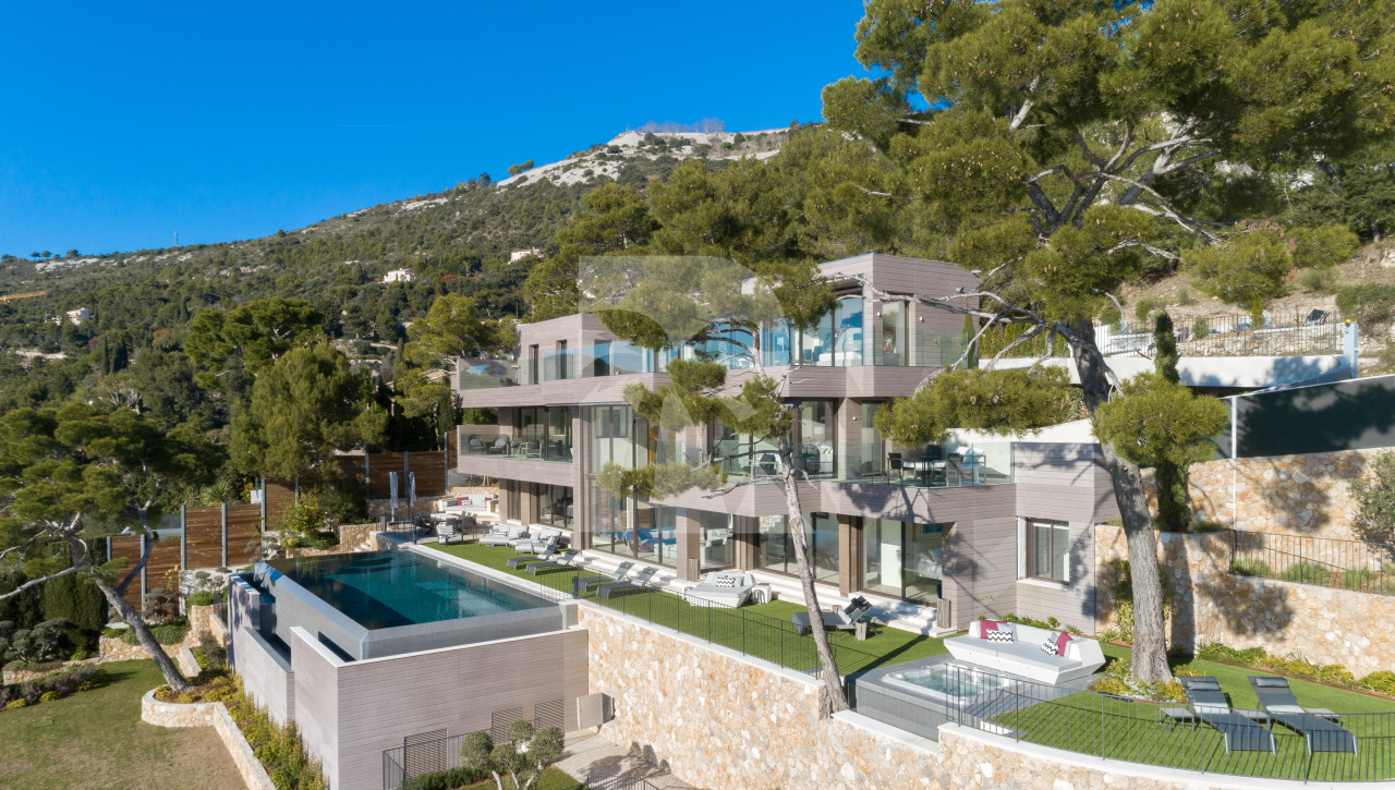 villa in Èze : Rent stunning newly built villa in Eze which offers an exceptional Seaview of the French Riviera - Photo 3