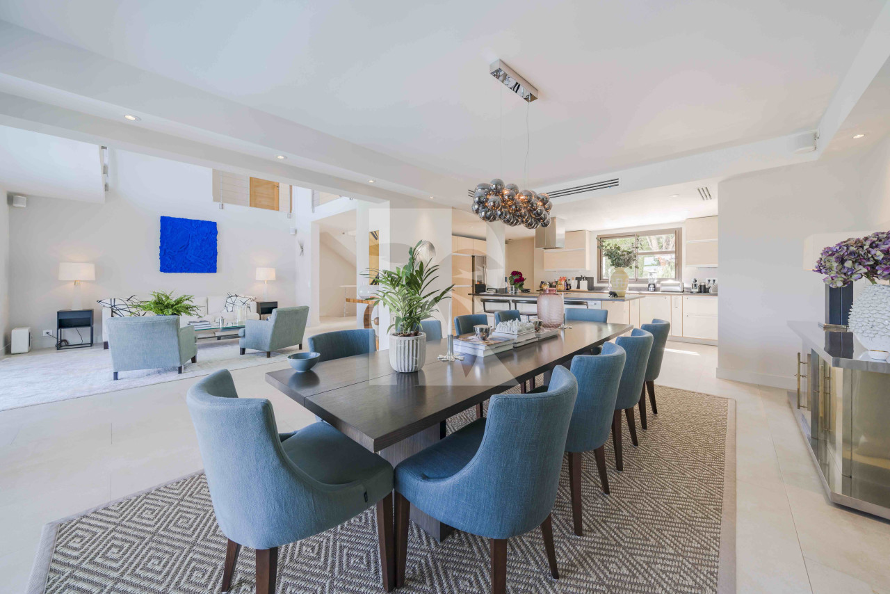 villa in Cap d'Antibes : Rent 7 bedroom villa in the heart of Cap d'Antibes with sea views, close to the with easy access into Cannes - Photo 6