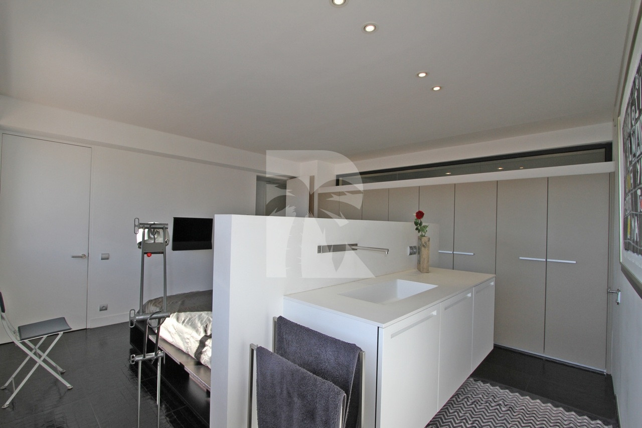 apartment in Cannes : Rent Modern Penthouse on rue d'Antibes in Cannes - Photo 10