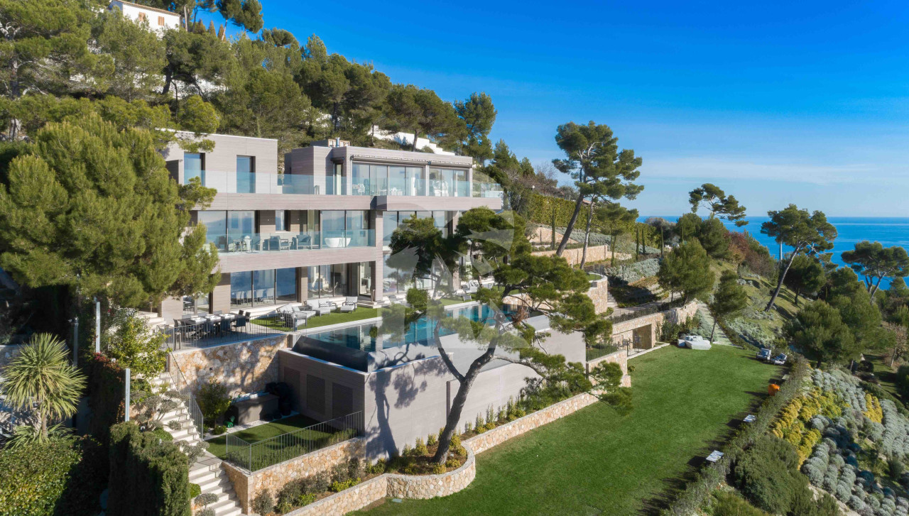 villa in Èze : Rent stunning newly built villa in Eze which offers an exceptional Seaview of the French Riviera - Photo 6