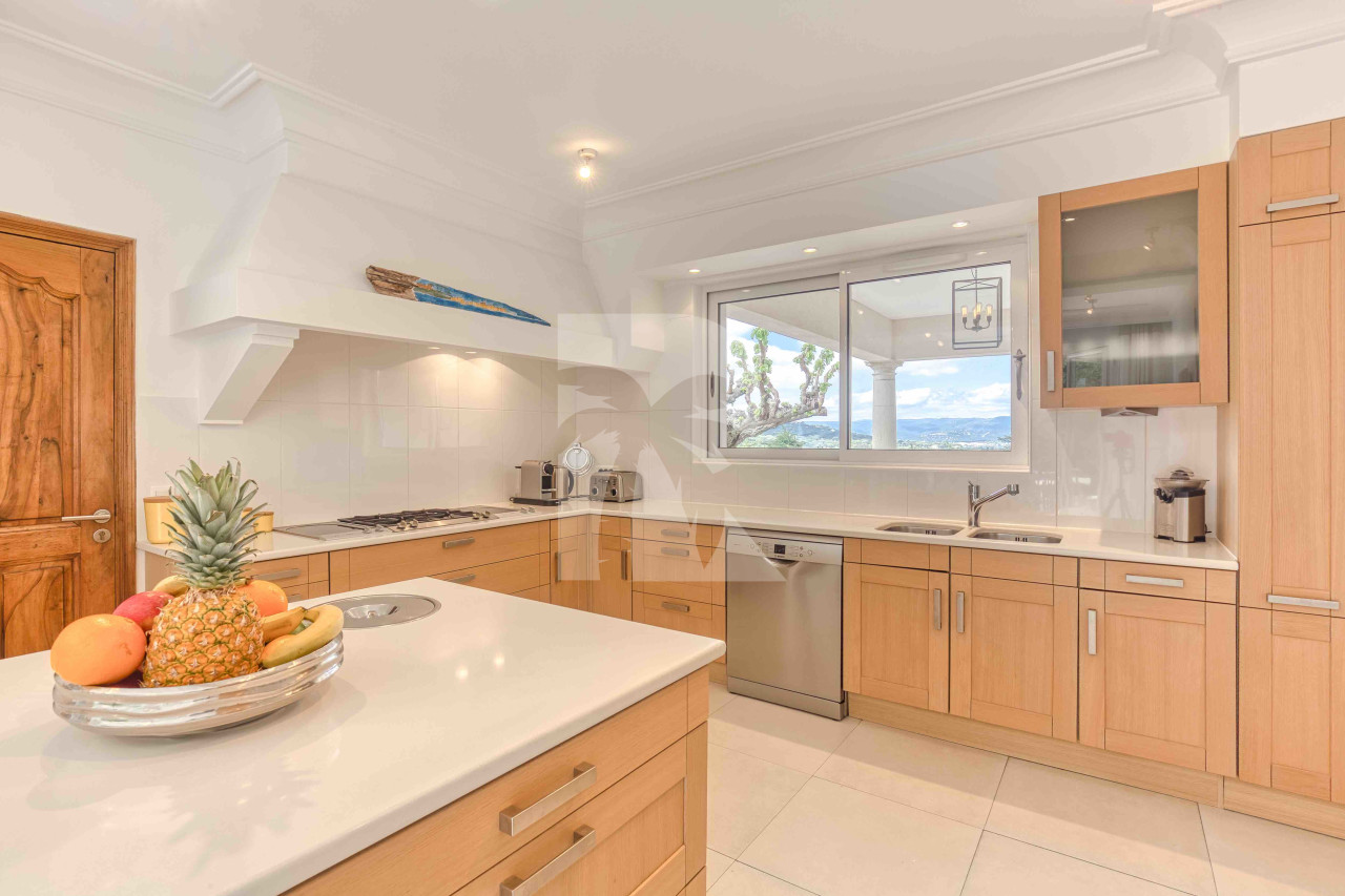 villa in St Tropez : Rent gorgeous villa with swimming pool within just a minute drive to the very heart of Saint Tropez - Photo 12