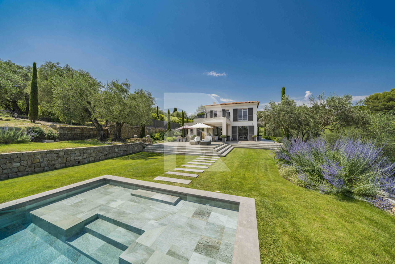villa in Châteauneuf-Grasse : Rent wonderful modern villa located in very peaceful surroundings close to Valbonne - Photo 0