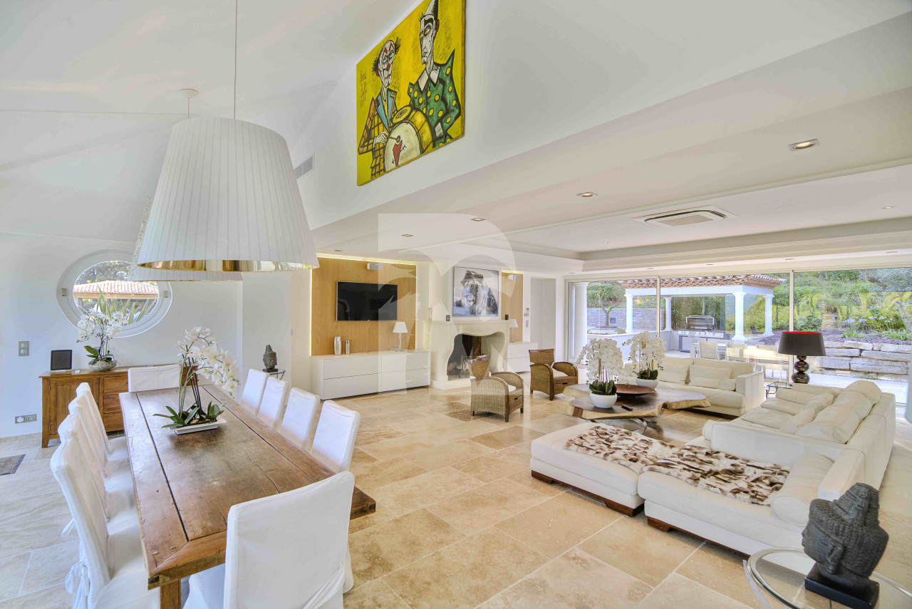 villa in St Tropez : Rent beautiful villa in the heart of Saint Tropez with views over the village and the sea - Photo 10