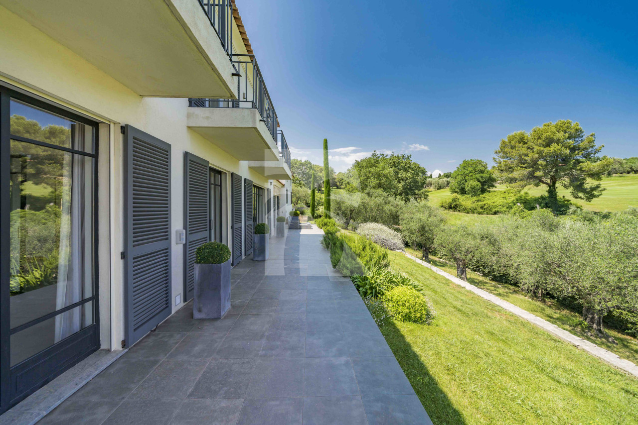 villa in Châteauneuf-Grasse : Rent wonderful modern villa located in very peaceful surroundings close to Valbonne - Photo 10