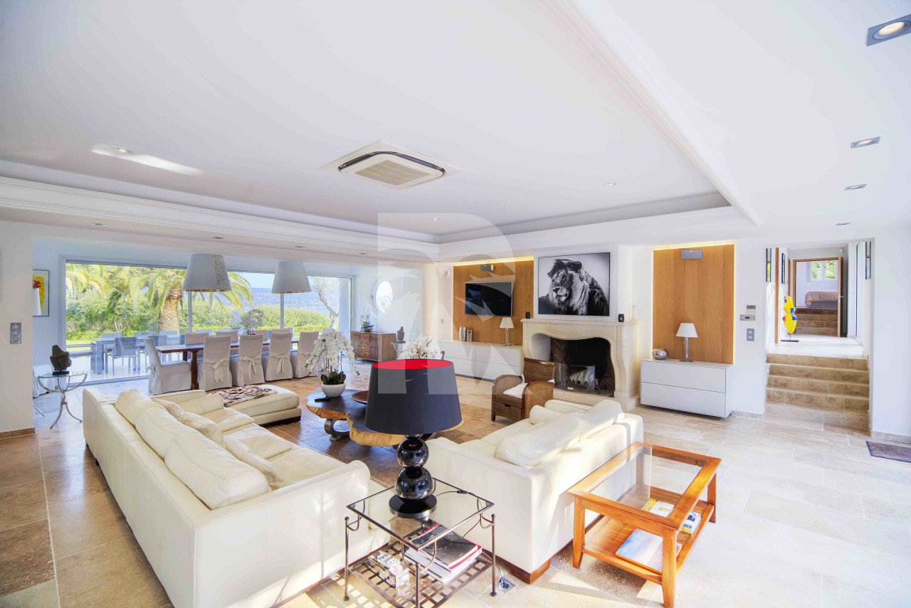 villa in St Tropez : Rent beautiful villa in the heart of Saint Tropez with views over the village and the sea - Photo 7