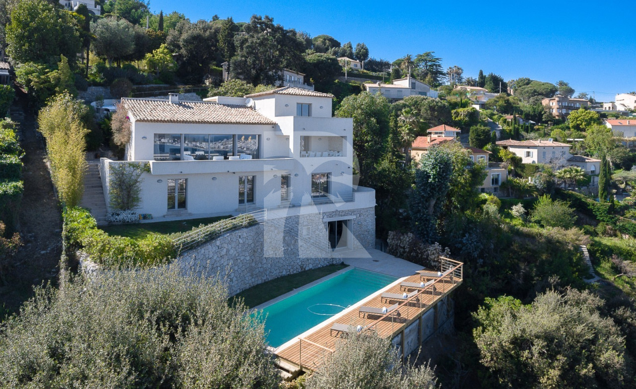 villa in Cannes : Rent wonderful modern villa on the heights of Cannes with a great Seaview - Photo 0