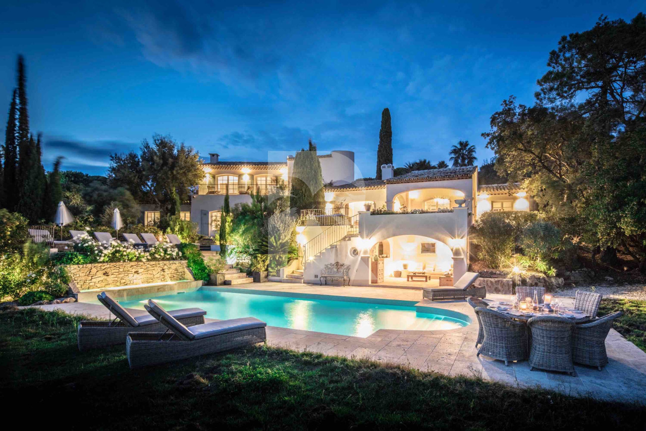 villa in St Tropez : Rent superb villa with swimming pool and  sea views in a private domaine close to St Tropez - Photo 0