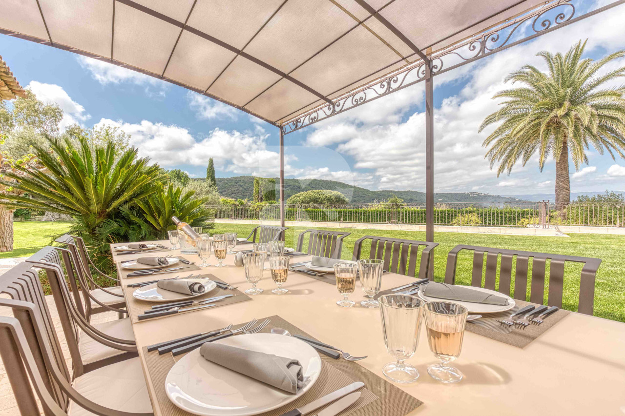 villa in St Tropez : Rent gorgeous villa with swimming pool within just a minute drive to the very heart of Saint Tropez - Photo 3