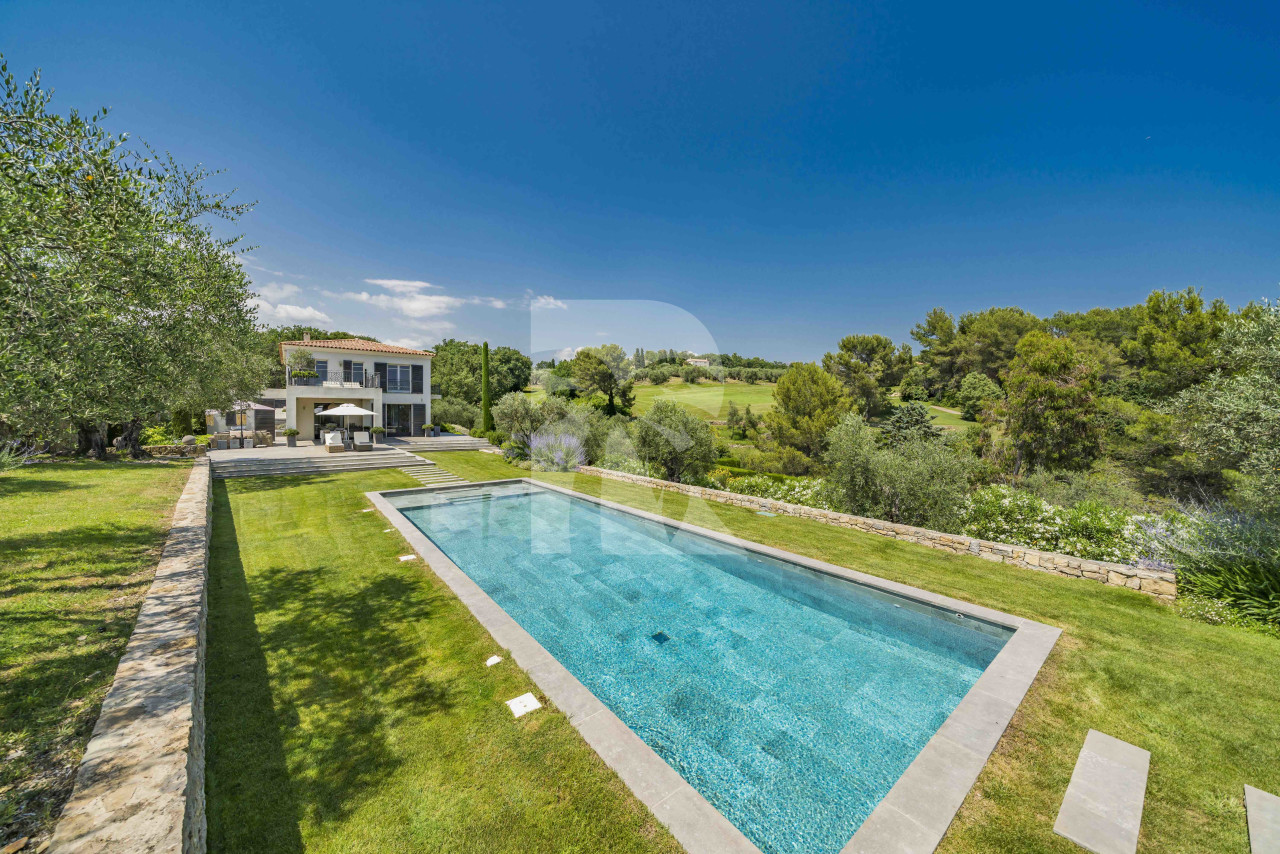 villa in Châteauneuf-Grasse : Rent wonderful modern villa located in very peaceful surroundings close to Valbonne - Photo 2