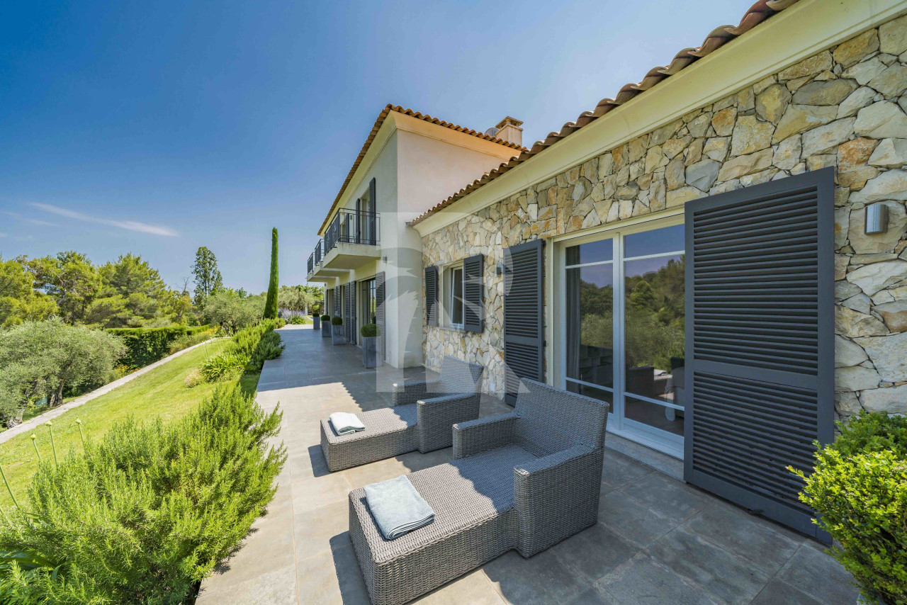villa in Châteauneuf-Grasse : Rent wonderful modern villa located in very peaceful surroundings close to Valbonne - Photo 6