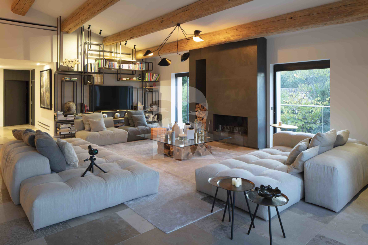 villa in St Tropez : Rent amazing 11 bedroom( 8 guest + 3 staff) villa with swimming pool and cinema in St Tropez walking distance to the beach, close to the village centre. - Photo 4