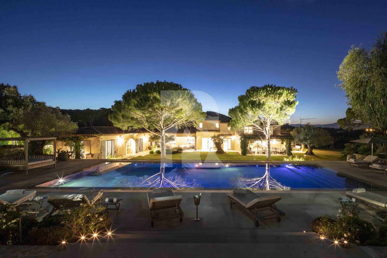 villa in St Tropez : Rent amazing 11 bedroom( 8 guest + 3 staff) villa with swimming pool and cinema in St Tropez walking distance to the beach, close to the village centre. - Photo 0
