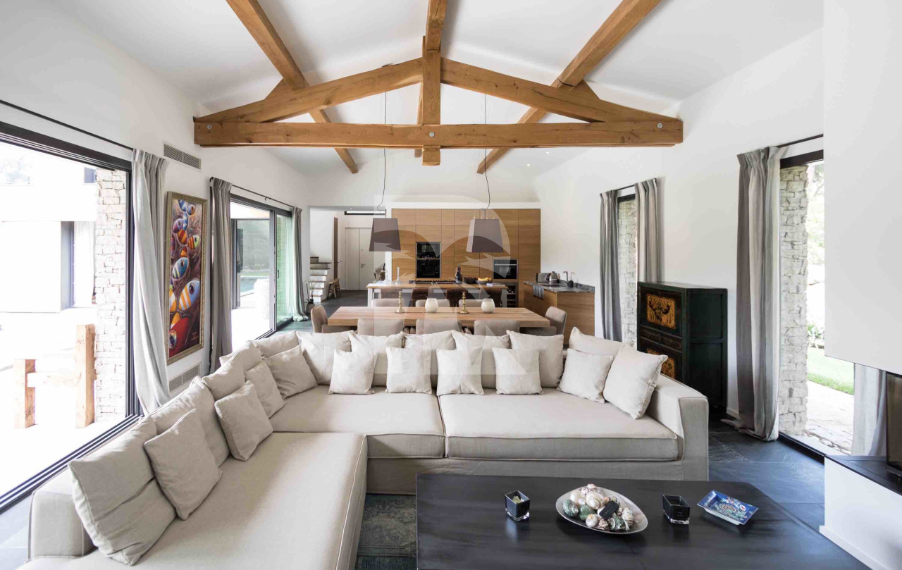 villa in St Tropez : Rent gorgeous 5-bedroom villa with swimming pool within a few minutes drive to Pampelonne Beach in Ramatuelle - Photo 4