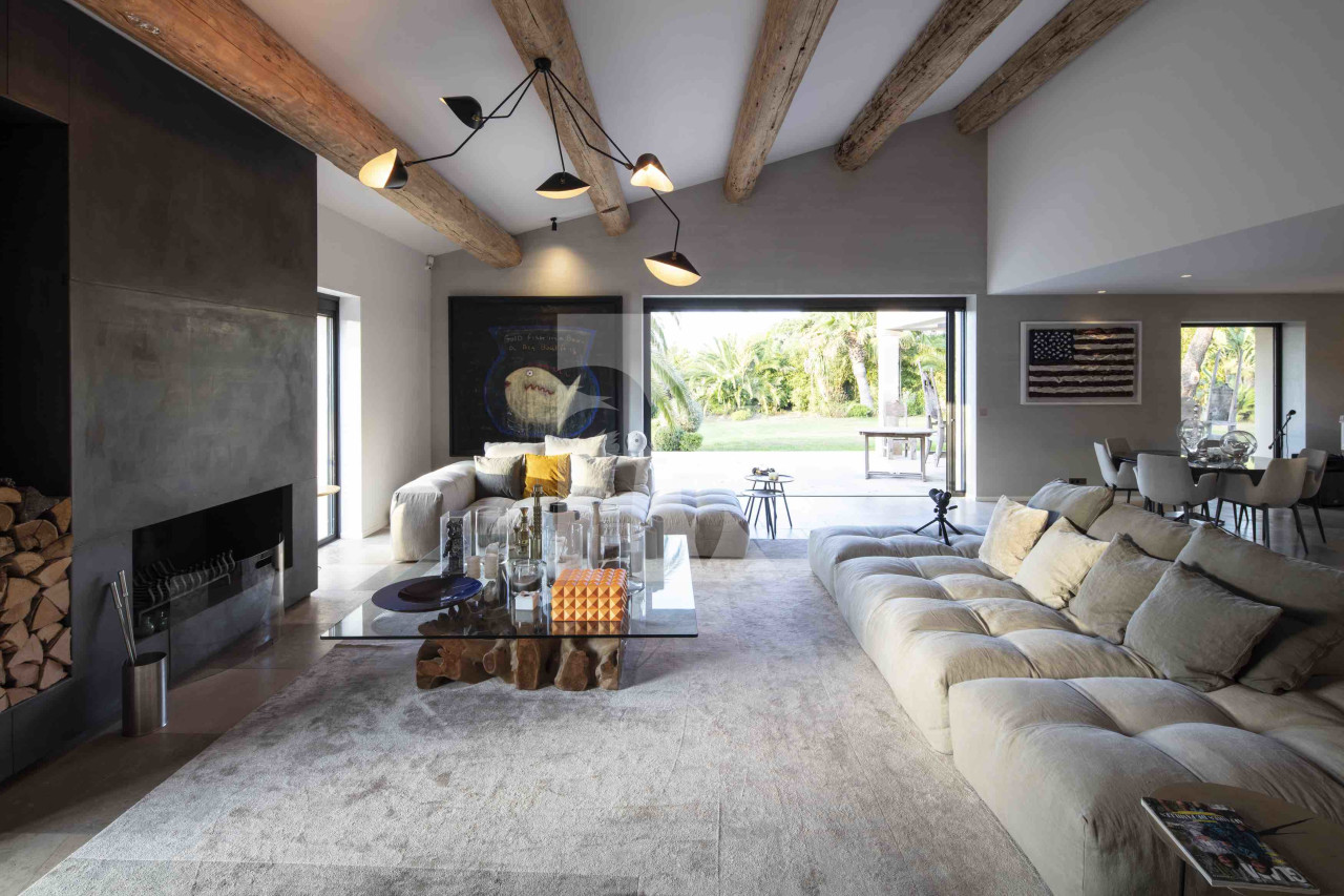 villa in St Tropez : Rent amazing 11 bedroom( 8 guest + 3 staff) villa with swimming pool and cinema in St Tropez walking distance to the beach, close to the village centre. - Photo 7