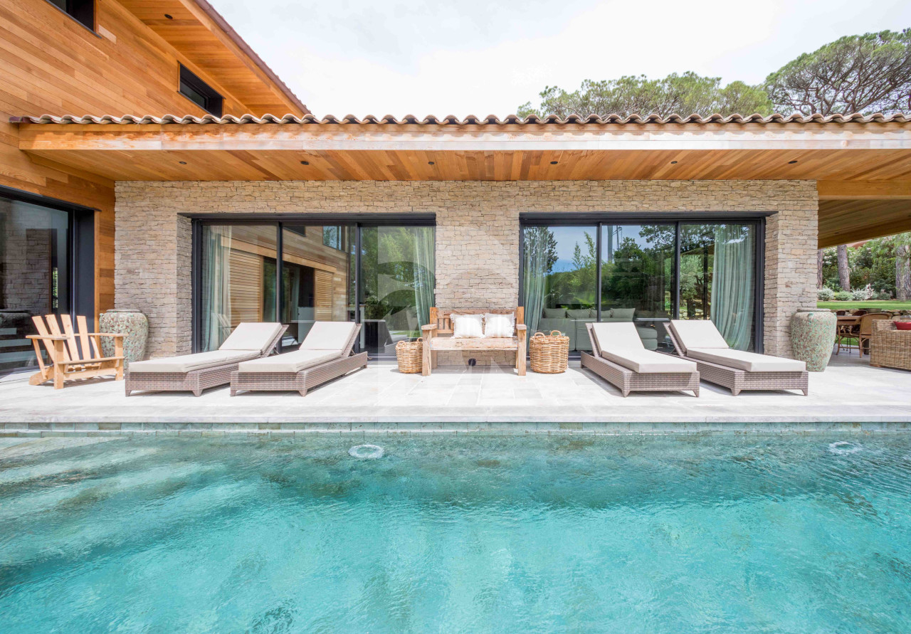 villa in St Tropez : Rent gorgeous 5-bedroom villa with swimming pool within a few minutes drive to Pampelonne Beach in Ramatuelle - Photo 1