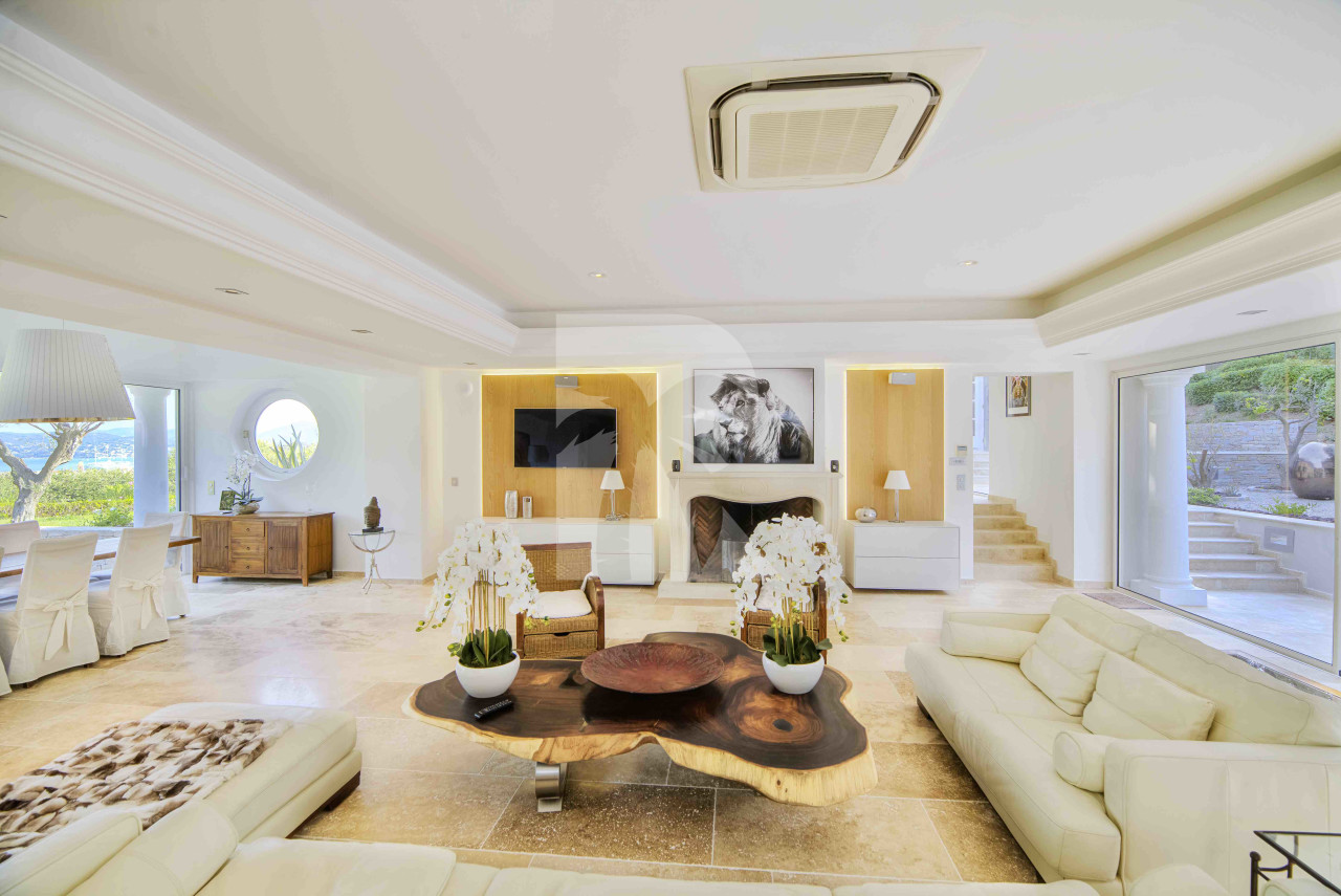 villa in St Tropez : Rent beautiful villa in the heart of Saint Tropez with views over the village and the sea - Photo 6