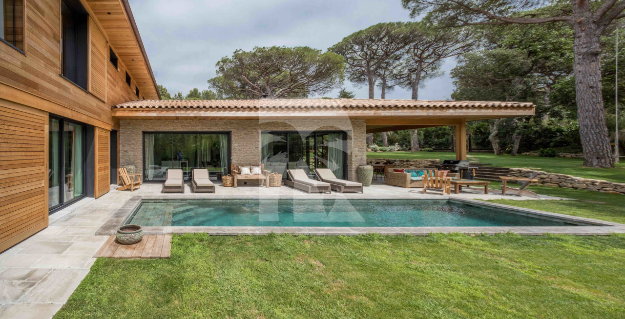 villa in St Tropez : Rent gorgeous 5-bedroom villa with swimming pool within a few minutes drive to Pampelonne Beach in Ramatuelle - Photo 2