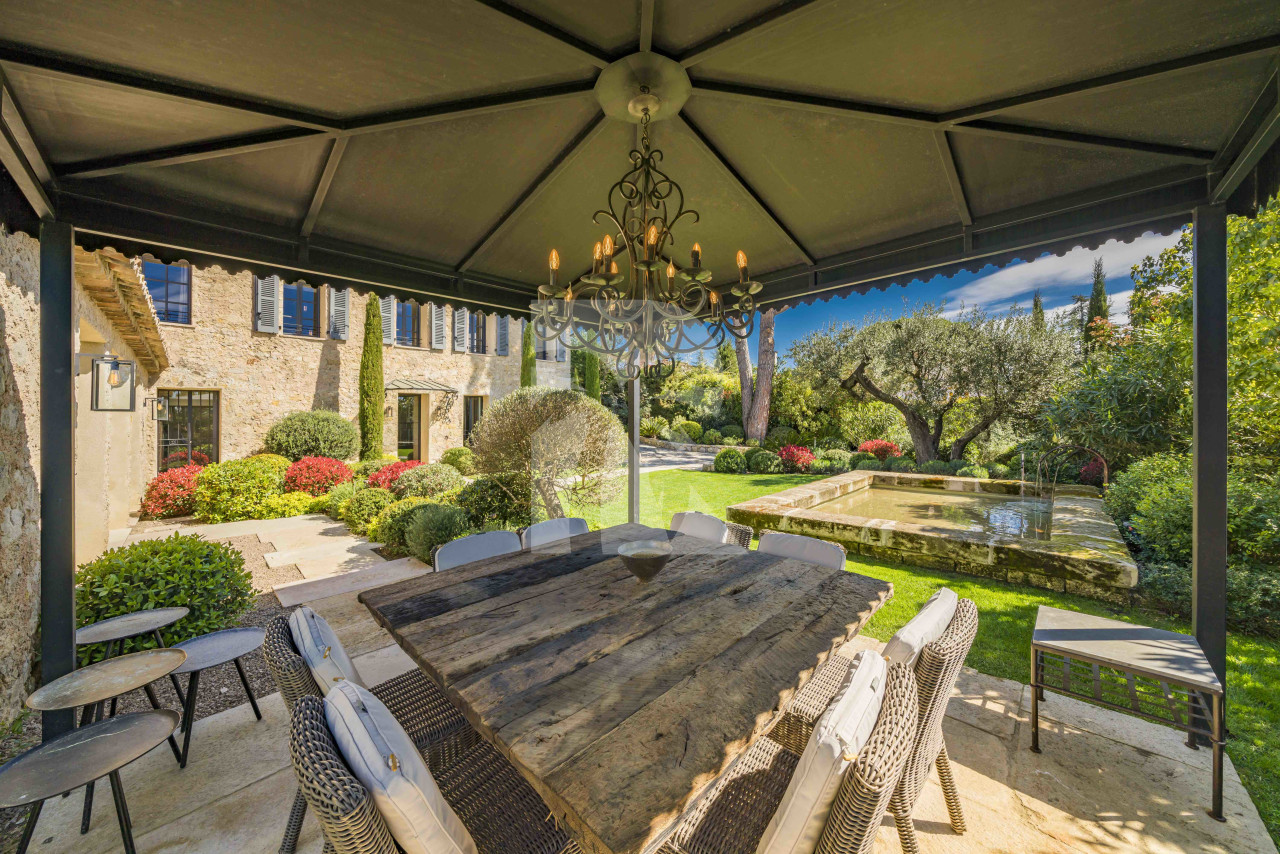villa in Mougins : Rent gorgeous 5-bedroom villa with swimming pool in a private domaine in Mougins - Photo 8