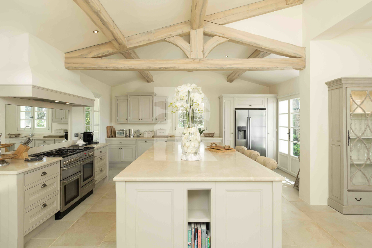 villa in St Tropez : Rent superb villa with swimming pool and  sea views in a private domaine close to St Tropez - Photo 8