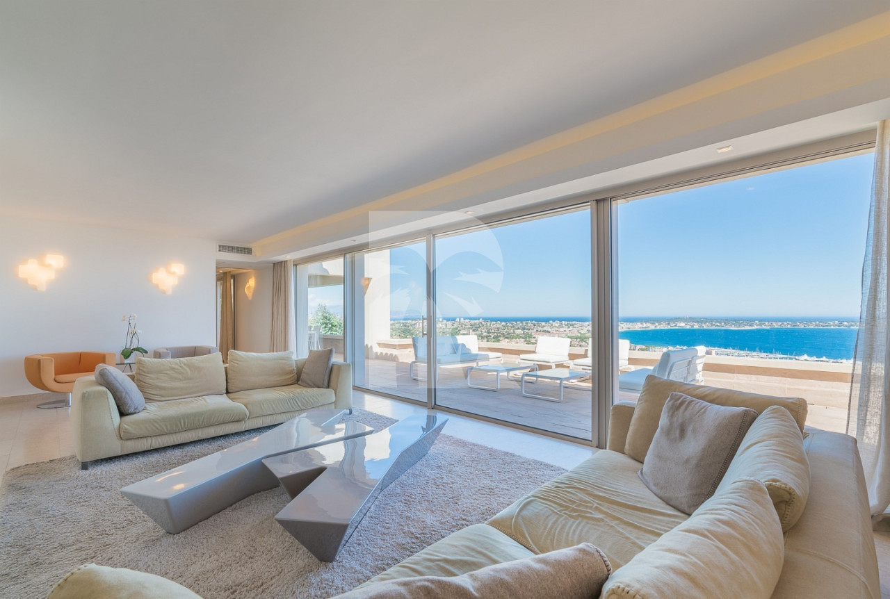 villa in Cannes : Rent wonderful modern villa on the heights of Cannes with a great Seaview - Photo 3