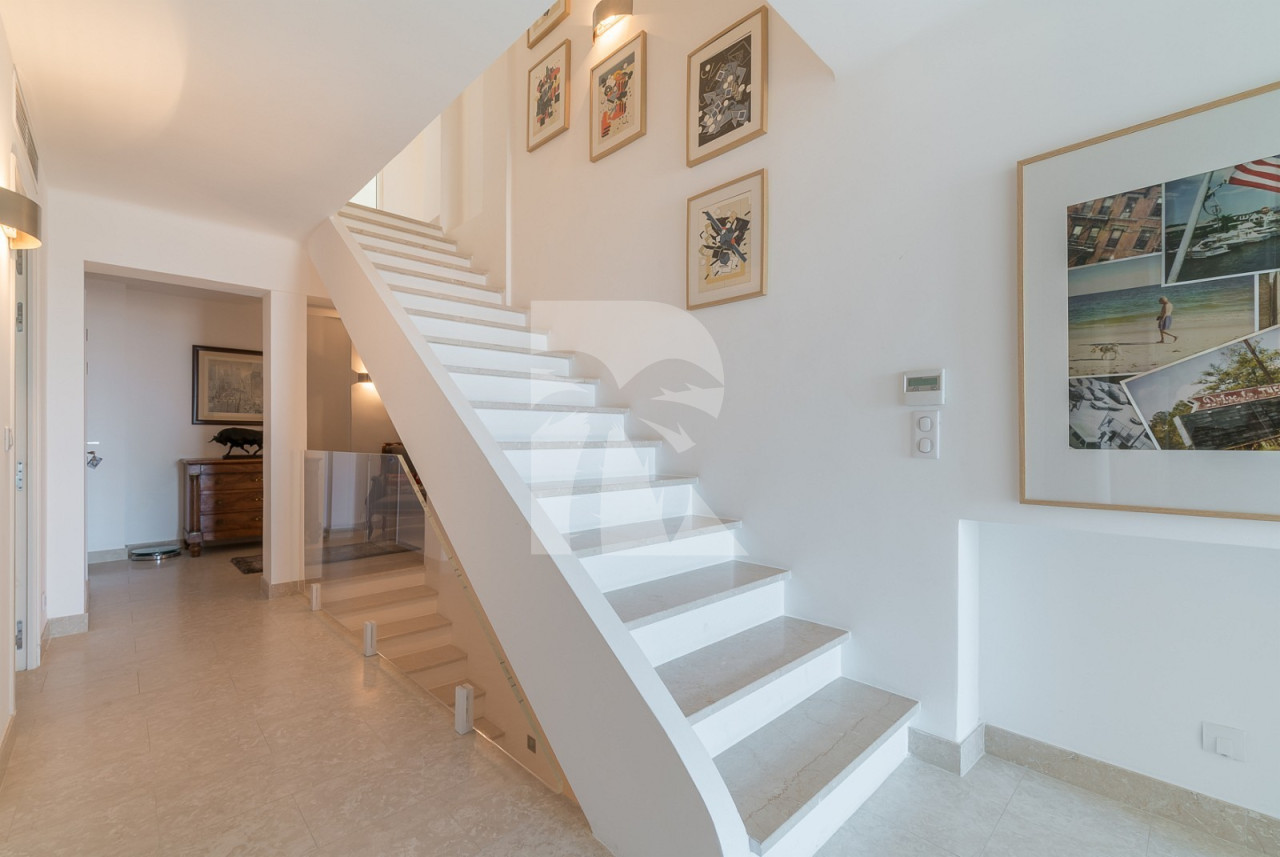 villa in Cannes : Rent wonderful modern villa on the heights of Cannes with a great Seaview - Photo 6