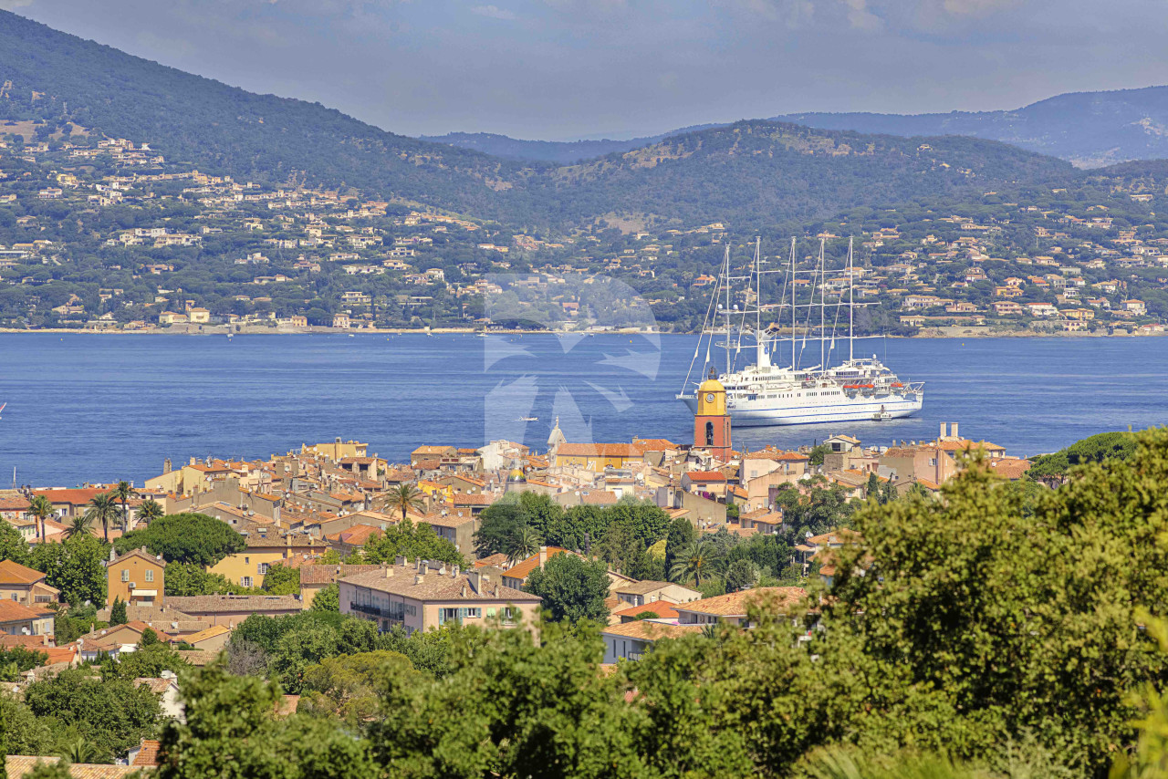 villa in St Tropez : Rent beautiful villa in the heart of Saint Tropez with views over the village and the sea - Photo 2