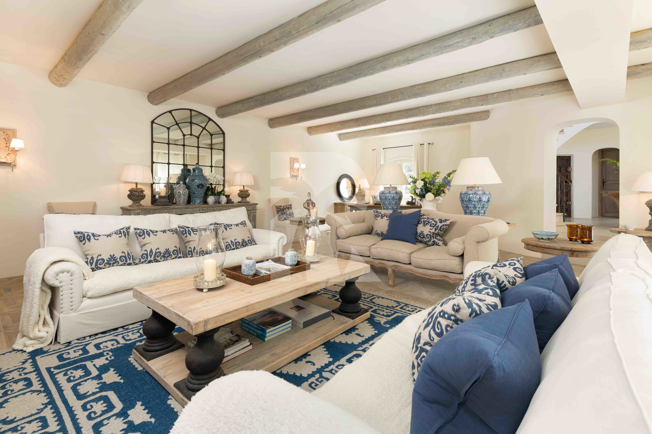 villa in St Tropez : Rent superb villa with swimming pool and  sea views in a private domaine close to St Tropez - Photo 3