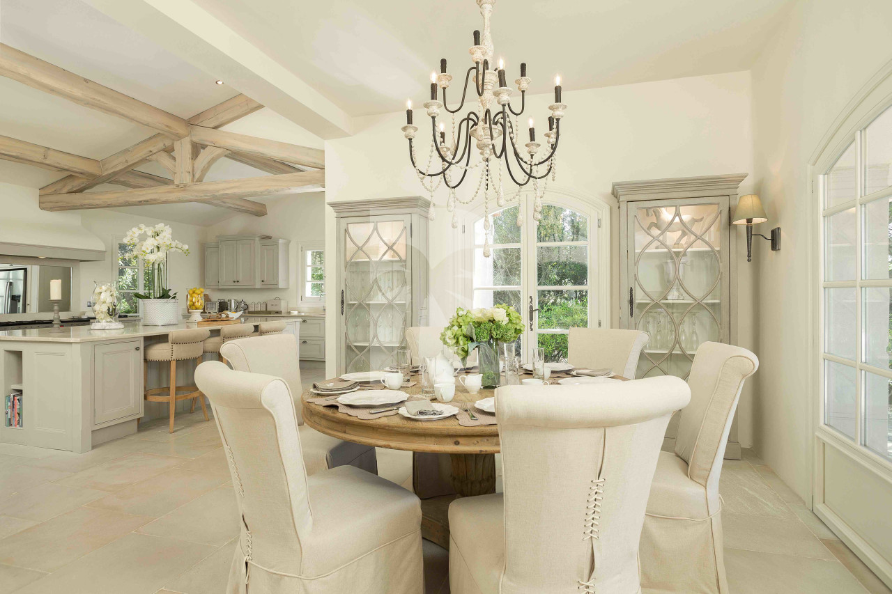 villa in St Tropez : Rent superb villa with swimming pool and  sea views in a private domaine close to St Tropez - Photo 5