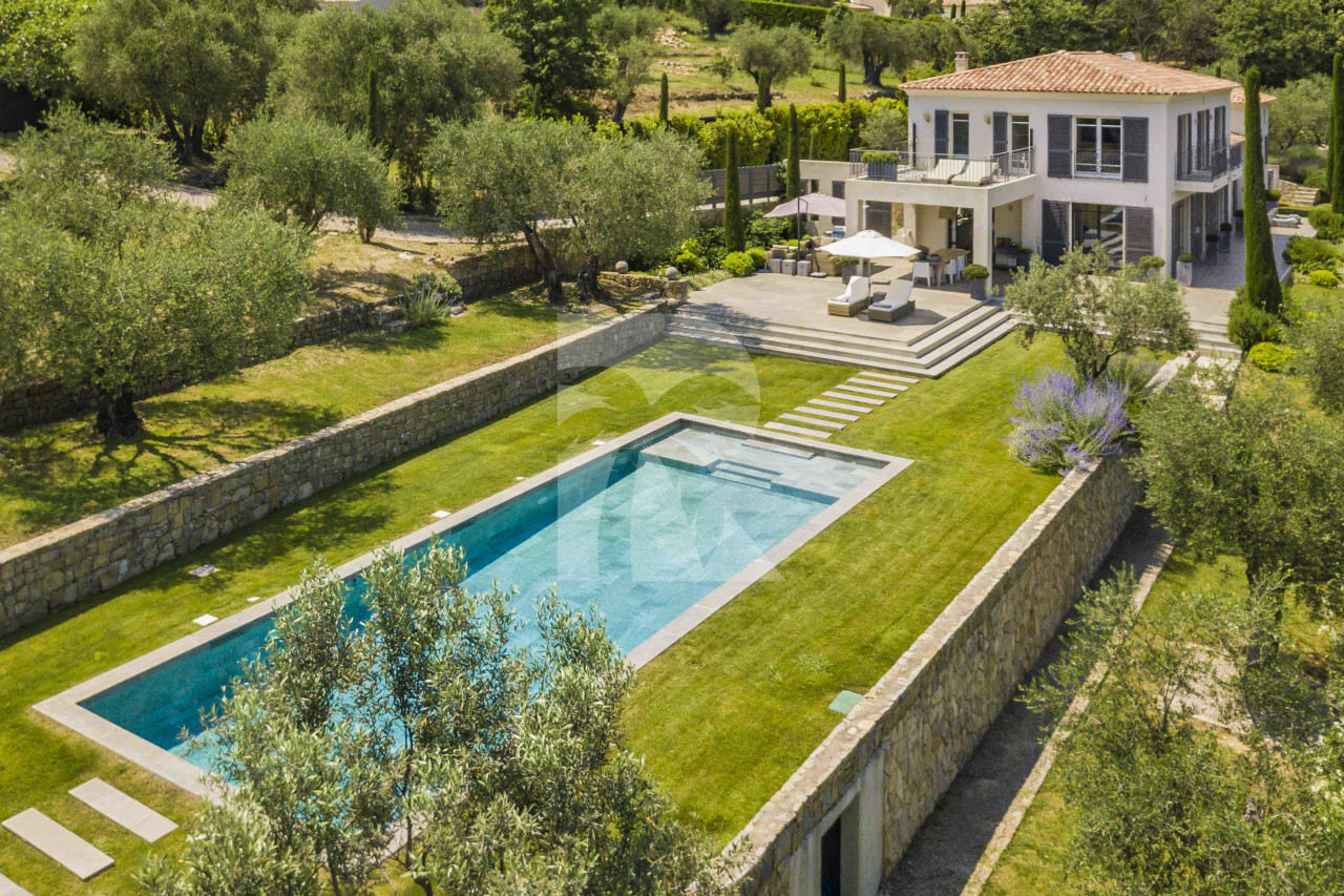 villa in Châteauneuf-Grasse : Rent wonderful modern villa located in very peaceful surroundings close to Valbonne - Photo 1