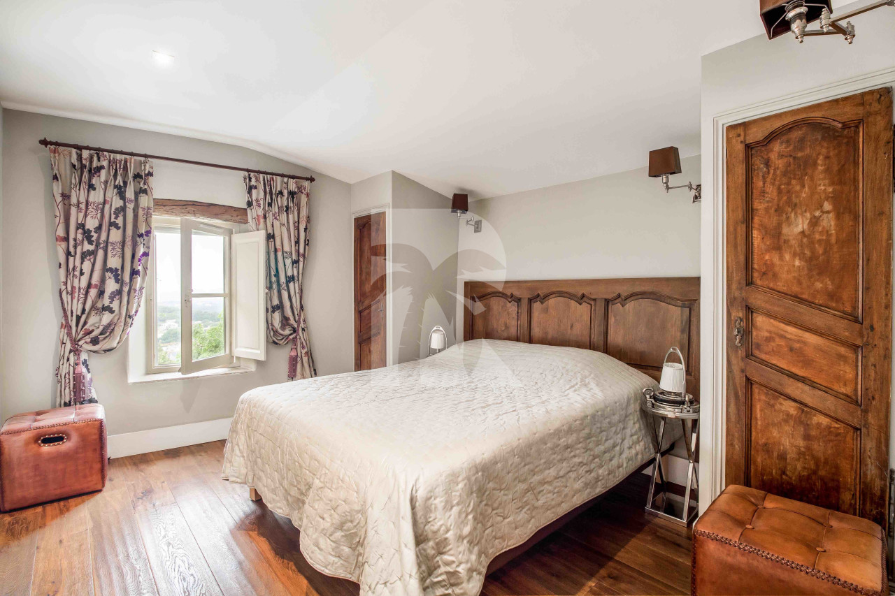 villa in Mougins : Rent fantastic 5 bedroom villa with swimming pool and separate studio in the heart of Mougins - Photo 5