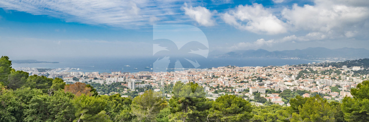 villa in Cannes : Rent incredible 11 bedroom mansion in the hills of Cannes with breathtaking sea views, huge gardens and tennis court - Photo 7