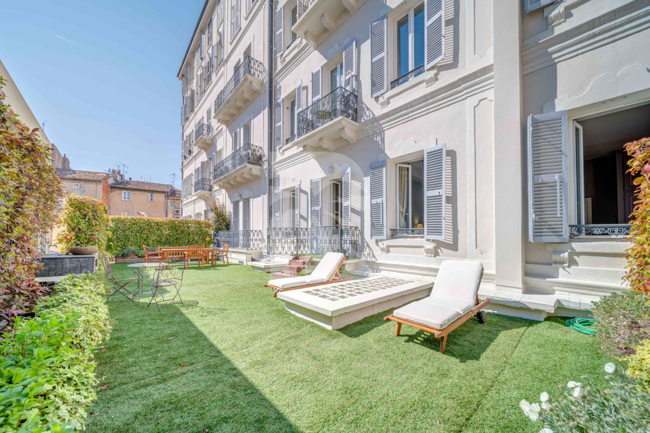 apartment in Cannes : Rent gorgeous 4 bedroom apartment within 5 minutes walk to the Palais - Photo 0