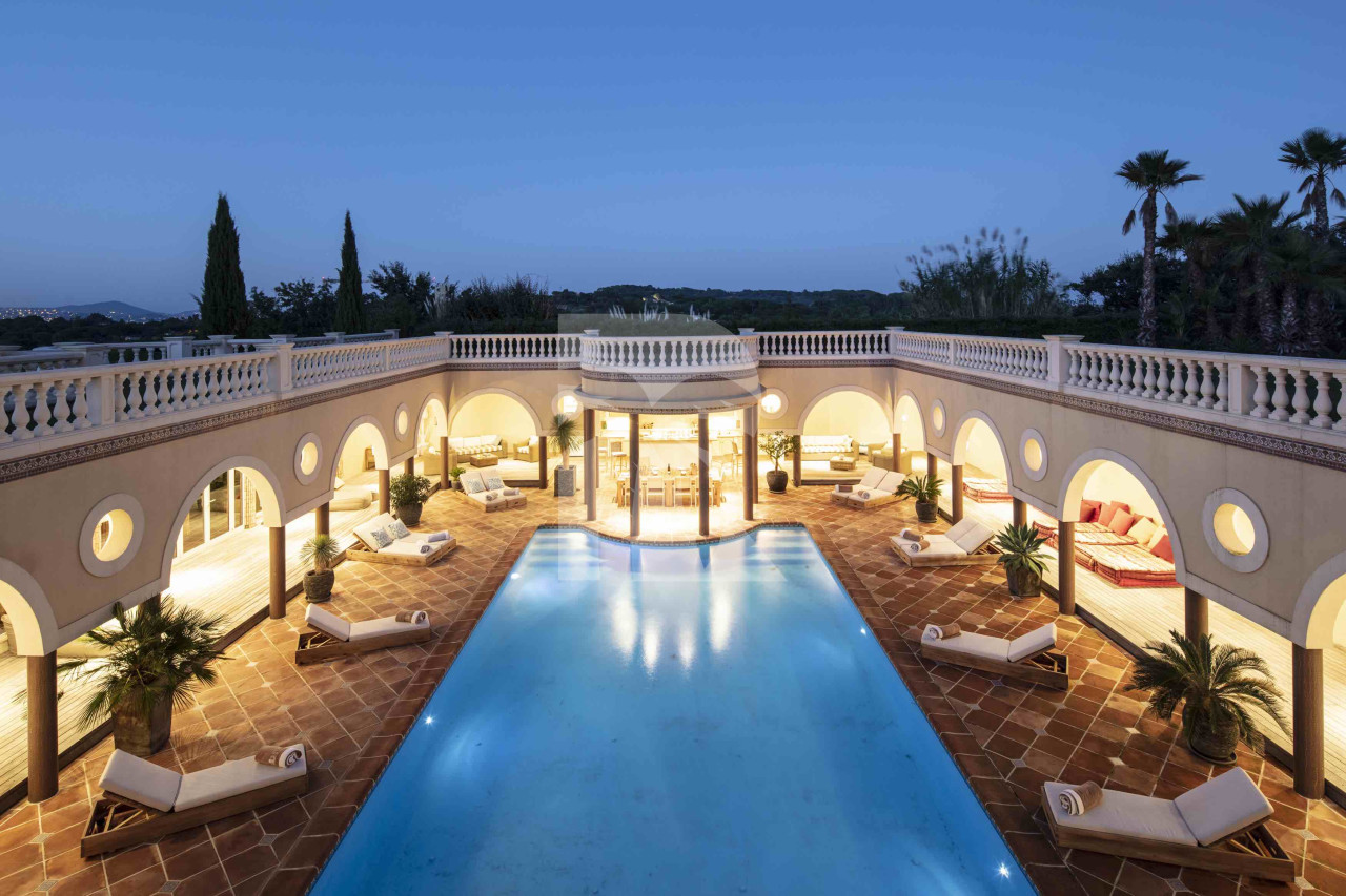 villa in Gassin : Rent majestic 7-bedroom villa  with swimming pool and staff apartment  in Saint Tropez - Photo 1