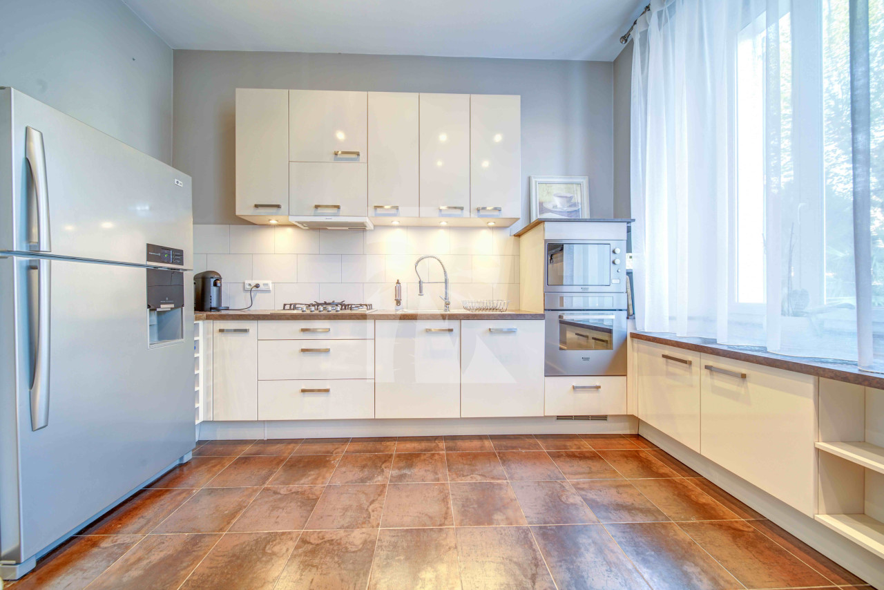apartment in Cannes : Rent gorgeous 4 bedroom apartment within 5 minutes walk to the Palais - Photo 5