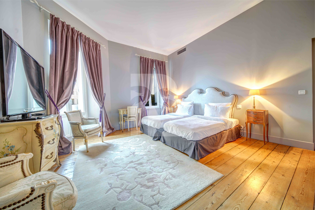 apartment in Cannes : Rent gorgeous 4 bedroom apartment within 5 minutes walk to the Palais - Photo 8